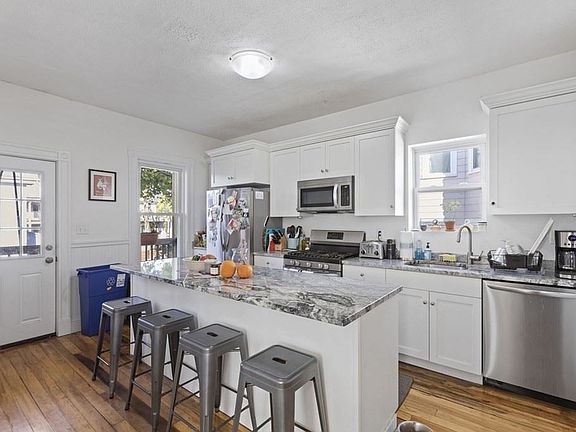 3rd image of 64 Moreland St