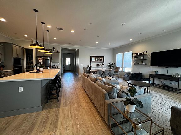 Open one story floorplan