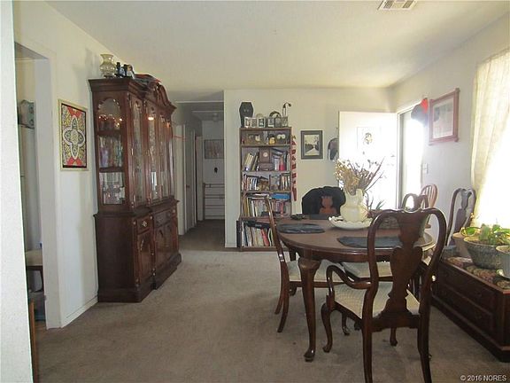 3rd image of 105 Aspen Dr