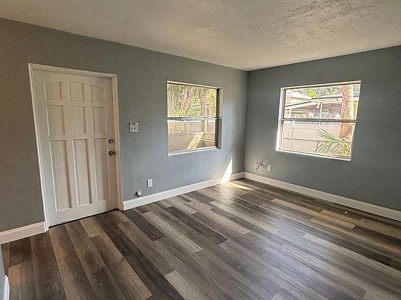 4th image of 667 25th Ave S
