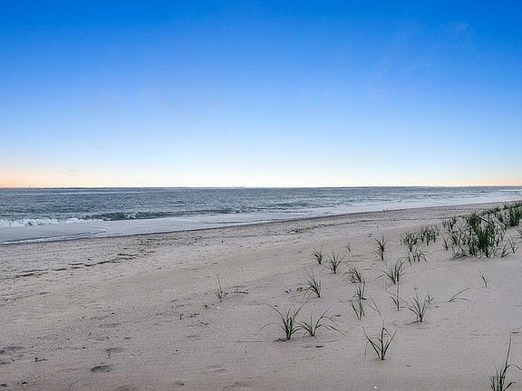 4th image of 281 Dune Rd Unit 2A