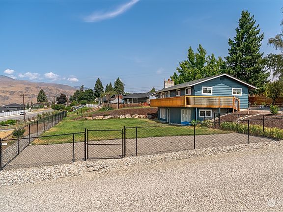 3rd image of 324 Mountain View Place NW