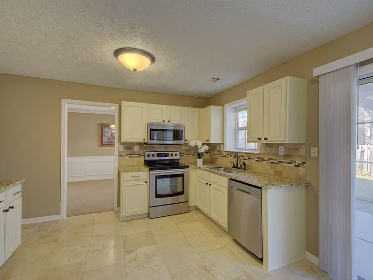 2820 Northcliff Dr — Photo 14