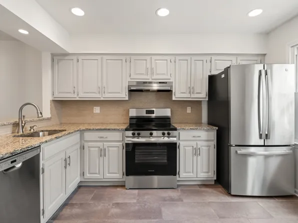 55 Mill Plain Road #17-2, Danbury, CT 06811