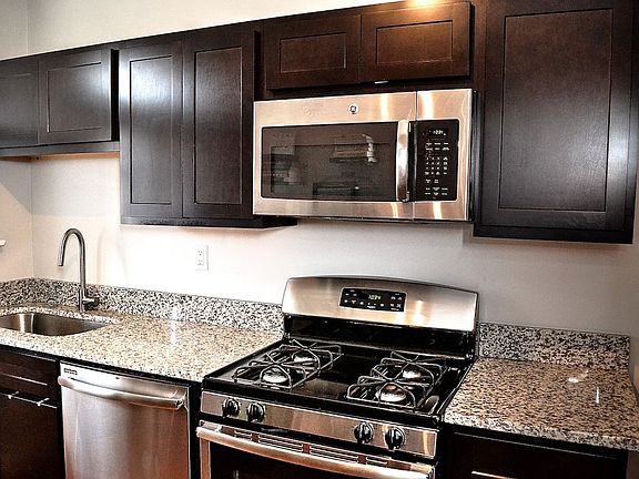 5th image of 3457 Lawn Ave #2W