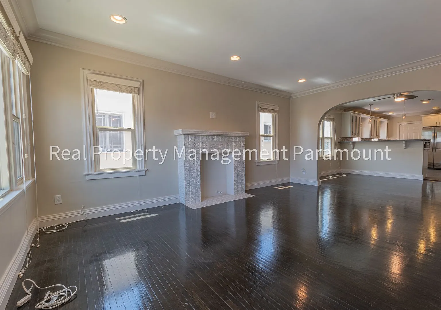 1925 South Harcourt Avenue, — Photo 2
