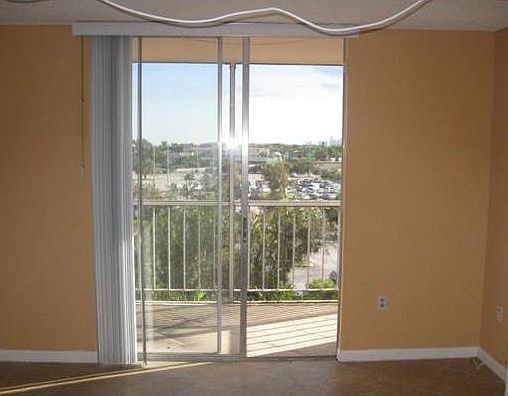 5th image of 1251 NE 108th St APT 517