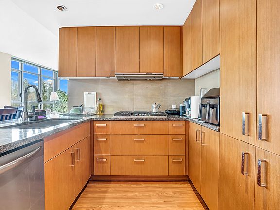 2nd image of 3008 Glen Dr #1003