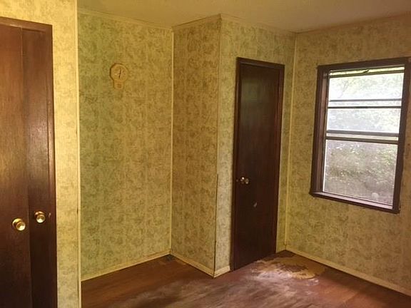 4th image of 1634 S Price Ave