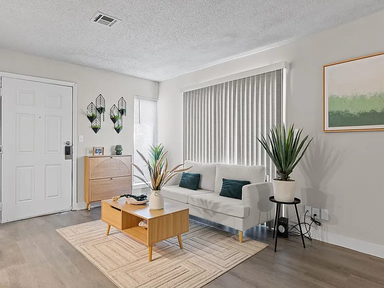 Avia Apartments — Photo 37