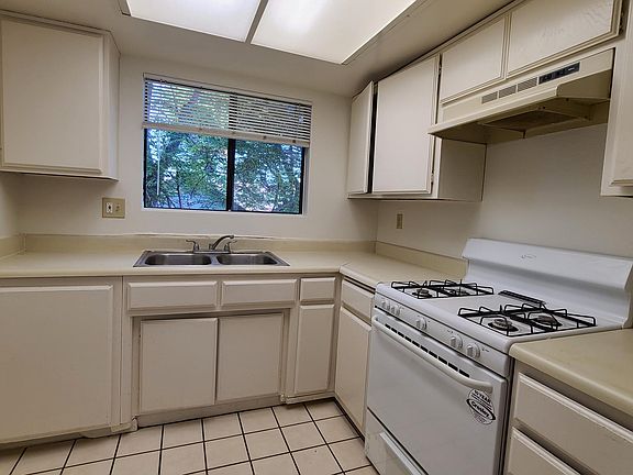 5th image of 134 N Marengo Ave APT D