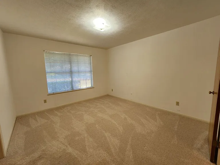 2604 Buckingham Dr — Photo 21