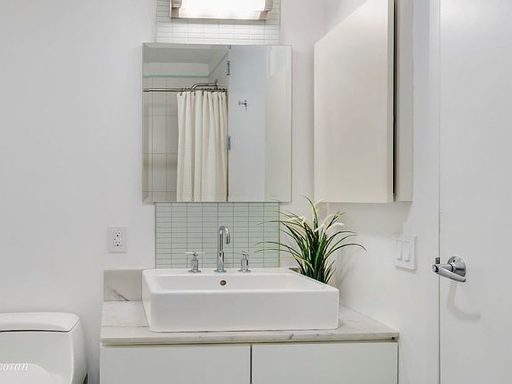 4th image of 5-15 49th Ave #4I
