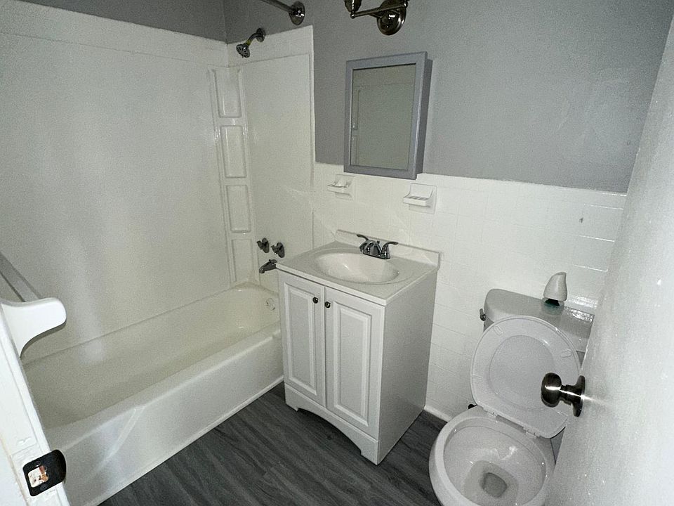 2nd image of 887 Asylum Ave APT C14