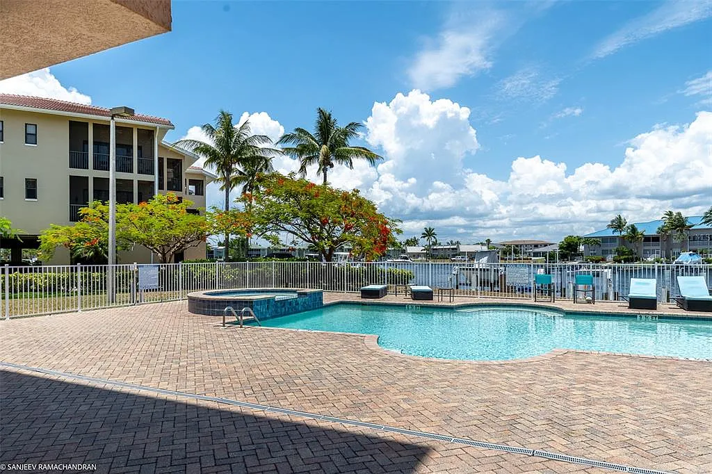 2 bed, 2.0 bath, 1381 sqft, $1,650 — Photo 3