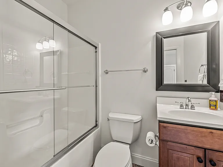 405 Pondview Ct — Photo 26