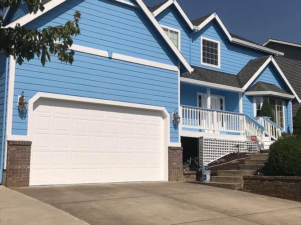 2nd image of 261 SW Howard Dr