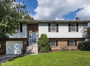 332 Sarhelm Rd, Harrisburg, PA 17112