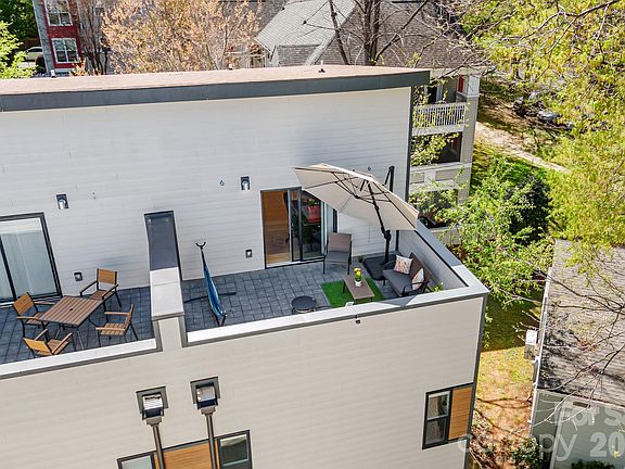3rd image of 1115 Greenleaf Ave #B