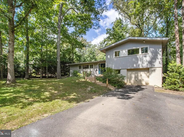 9302 Coronado Ter, Fairfax, VA 22031