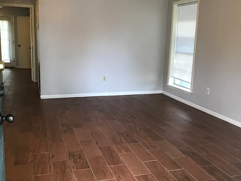 1431 Hillside Dr — Photo 9
