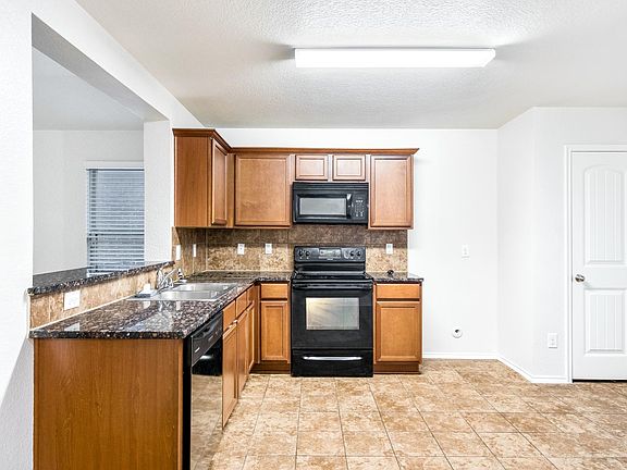 4th image of 1117 Bellevue Dr