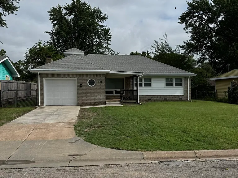 410 E Lincoln St — Photo 1