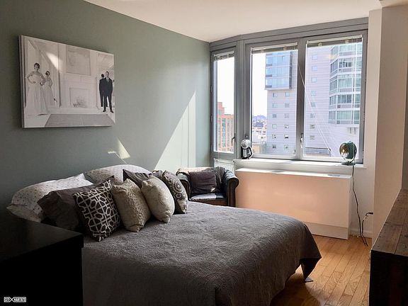 5th image of 4545 Center Blvd APT 1418