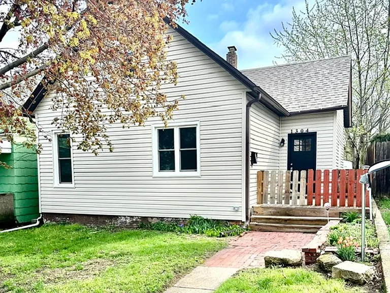 1304 Buffalo St — Photo 2