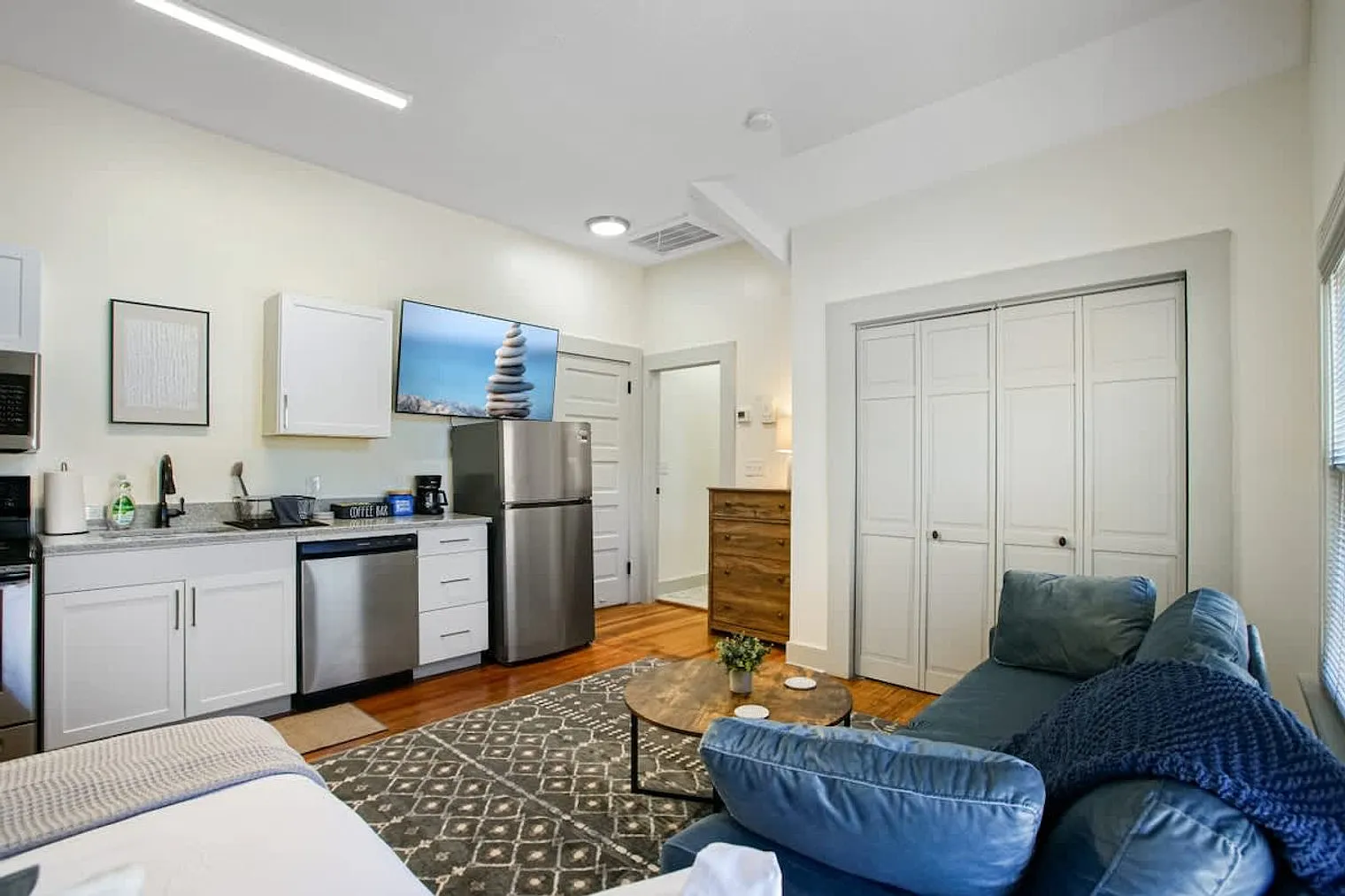 Studio, 1.0 bath, 398 sqft, $1,623 — Photo 2