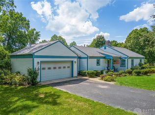 421 Colonial Ln, Dayton, OH 45429