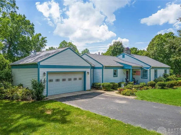 421 Colonial Ln, Dayton, OH 45429