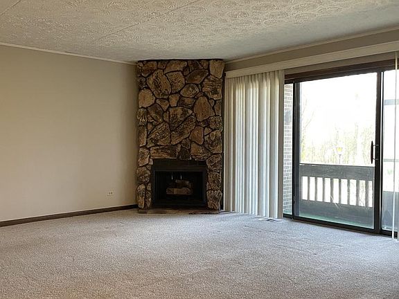 3rd image of 84 Canterbury Ct #275