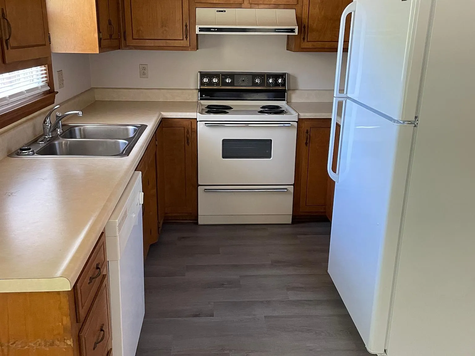 550 Drayton Ave — Photo 3