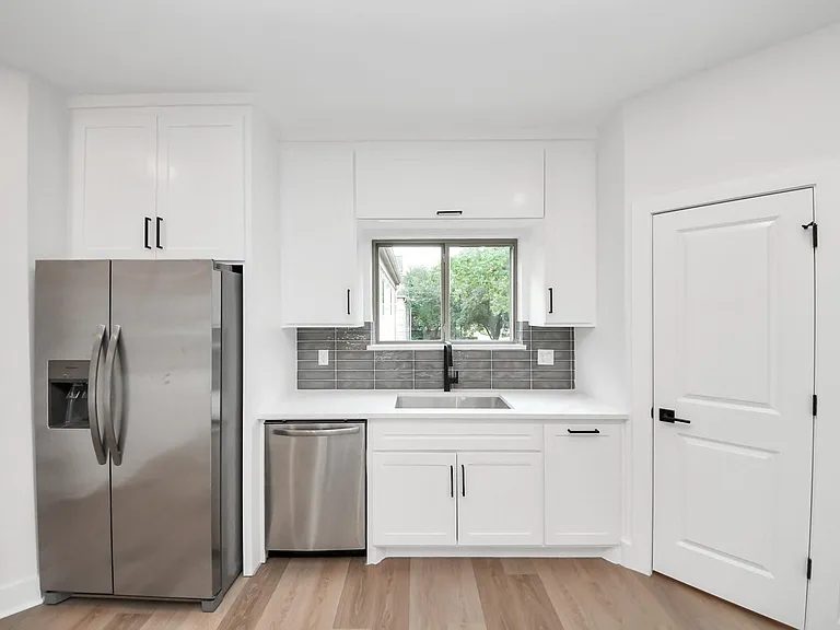 5630 Dolores St — Photo 16