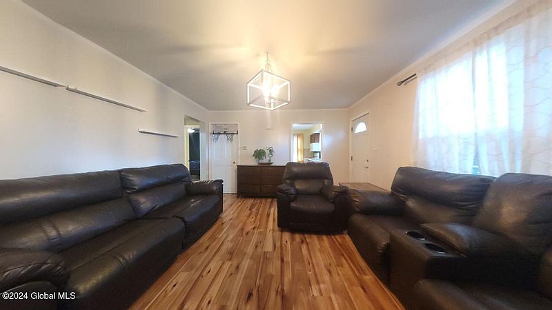 4th image of 3070 Guilderland Ave Avenue