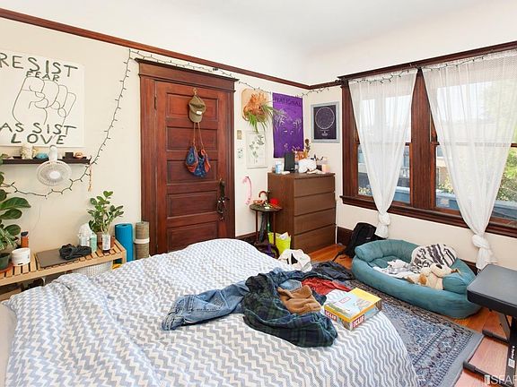 5th image of 129 Bradford St