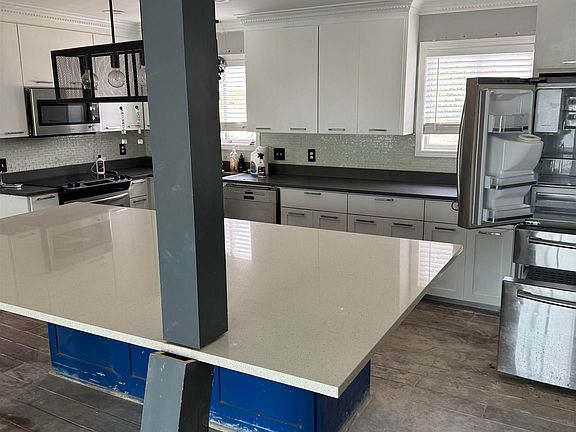 2nd image of 200 Patio Dr