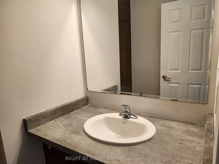 786 Bolingbroke Dr — Photo 32