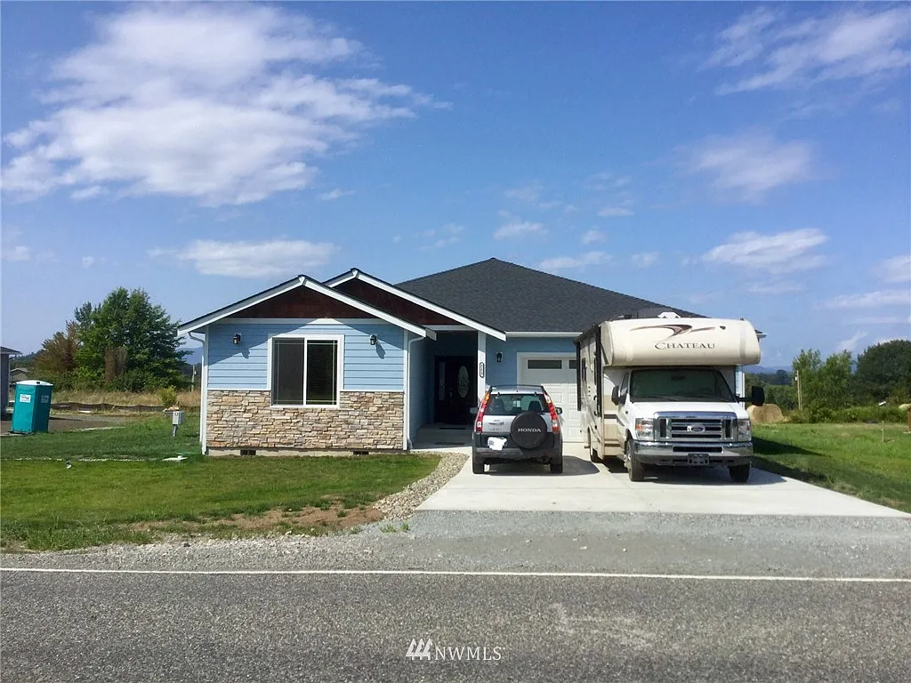 3173 Swan photo 1