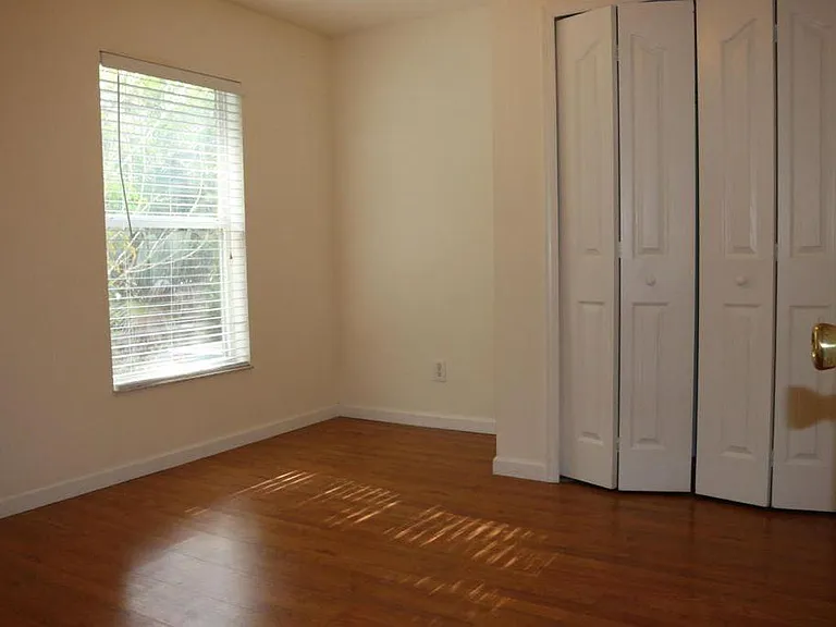 1225 SW Fountain Ave — Photo 8