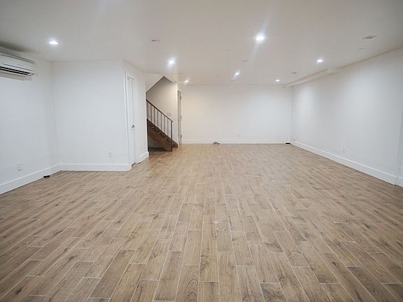 5th image of 114 Woodbine St #1R