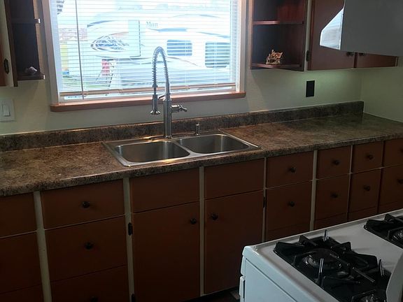 4th image of 2799 Siskiyou Blvd Unit 36