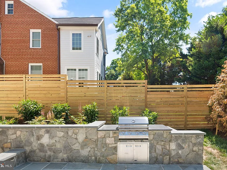 5022 Cathedral Ave NW — Photo 44