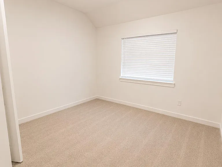 613 Laurel Ln — Photo 26