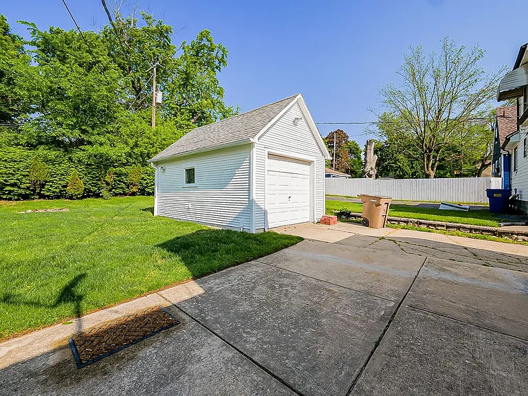 358 S Marshall St — Photo 32