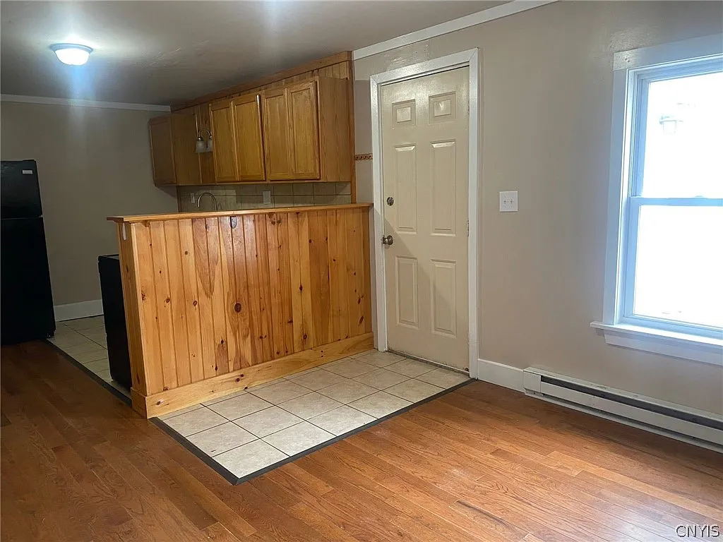 2 bed, 1.0 bath, 800 sqft, $1,050 — Photo 2
