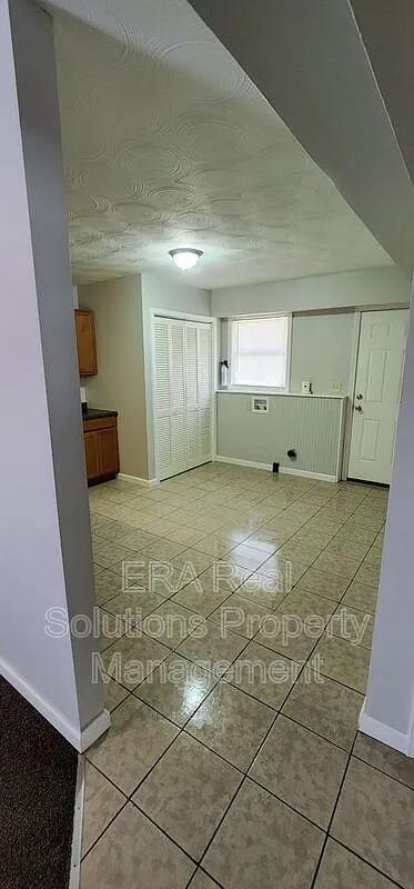 2 bed, 1.0 bath, $890 — Photo 4