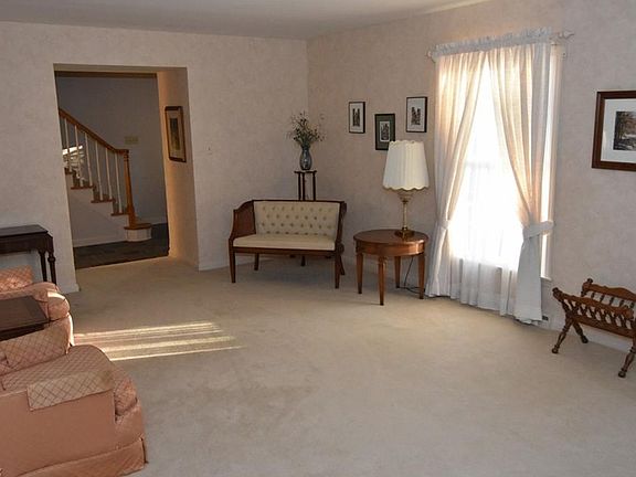3rd image of 2921 Cedar Hill Rd
