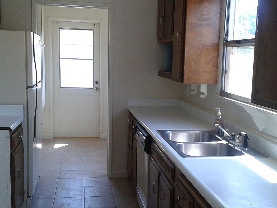 1st image of 2560 S Bundy Dr